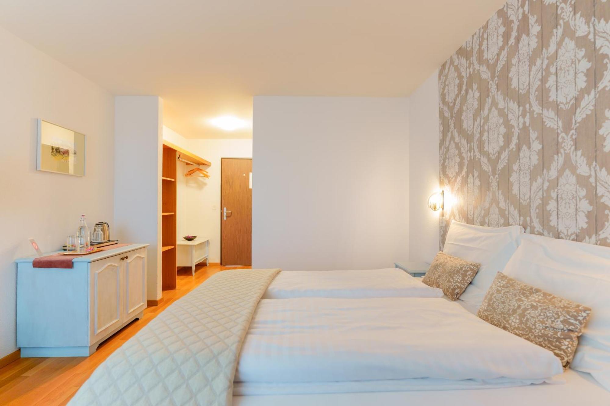 Hotel Du Grand-Pre Marly-le-Grand Exteriör bild