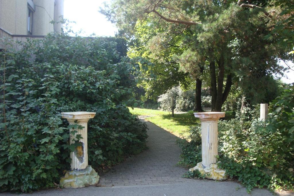 Hotel Du Grand-Pre Marly-le-Grand Exteriör bild