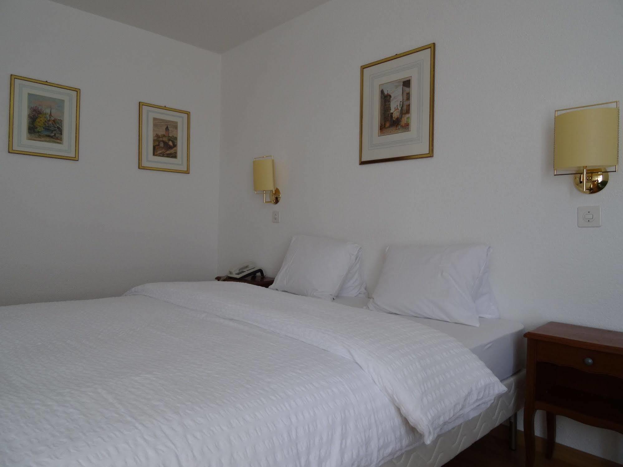 Hotel Du Grand-Pre Marly-le-Grand Exteriör bild