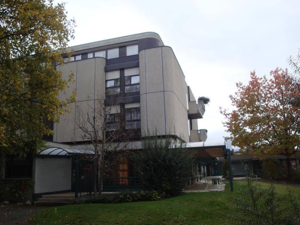 Hotel Du Grand-Pre Marly-le-Grand Exteriör bild